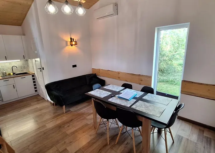 W Górach Izerskich 4 I 6 Osobowy, Agroturystyka, żywe Zwierzęta, W Pełni Wyposażone, Plac Zabaw Dla Dzieci, Ognisko Z Kijkami I Rusztem, Ogrzewanie I Klimatyzacja, Latem Basen * Mirsk